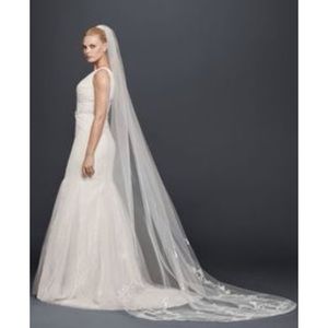 Truly Zac Posen scalloped edge veil